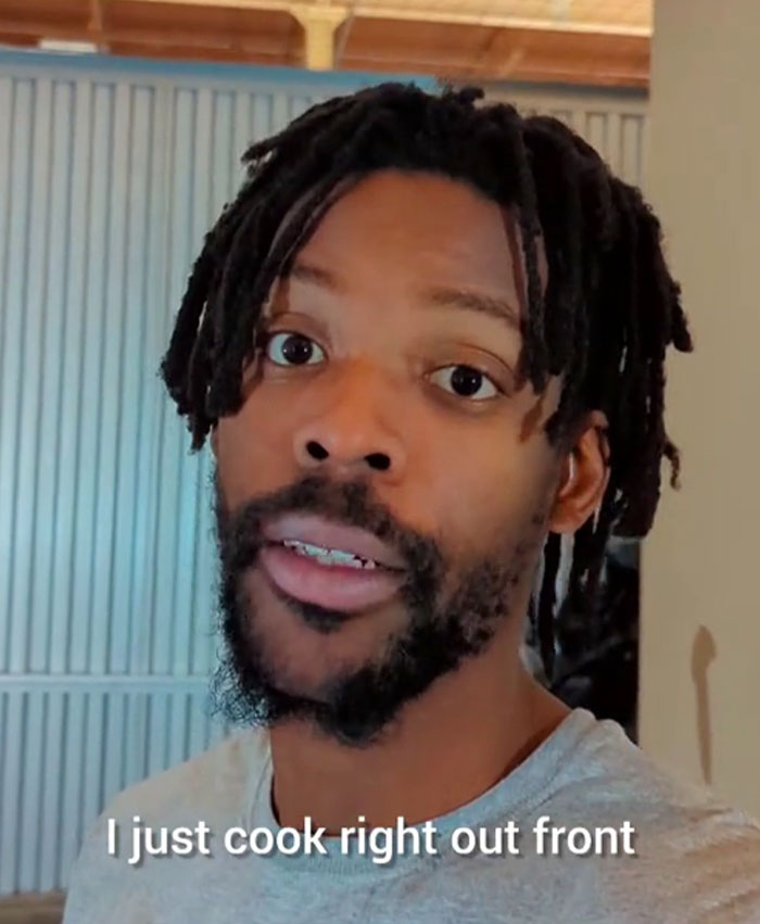 Guy Shares That He Lives In A Storage Unit, Because It's Much Cheaper Than An Apartment Guy Shares That He Lives In A Storage Unit, Because It's Much Cheaper Than An Apartment