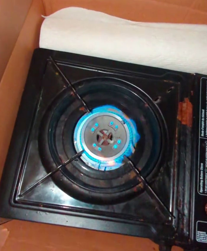 Guy Shares That He Lives In A Storage Unit, Because It's Much Cheaper Than An Apartment Guy Shares That He Lives In A Storage Unit, Because It's Much Cheaper Than An Apartment