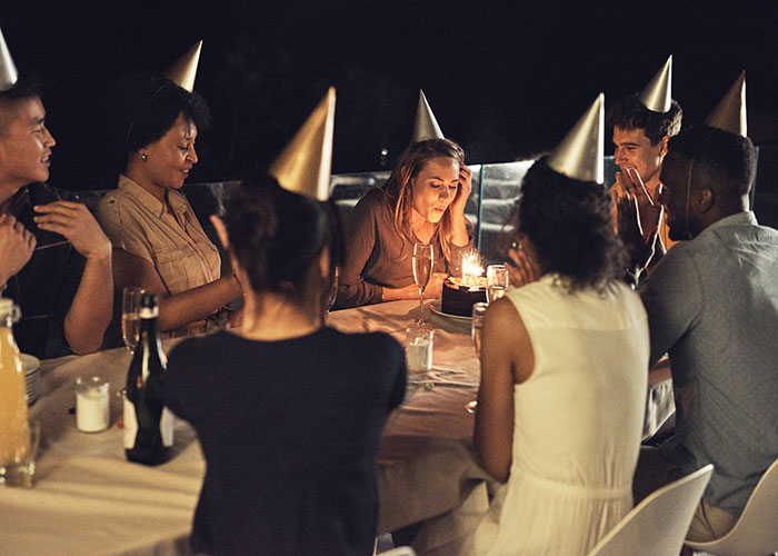 “Tell Me You Don't Have Any Friends Without Saying”: Woman Shares Her Honest Take On B-Day Parties “Tell Me You Don't Have Any Friends Without Saying”: Woman Shares Her Honest Take On B-Day Parties
