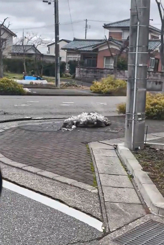 Street “Liquefaction” Stuns People As Japanese Hospital Worker Films Terrifying Earthquake