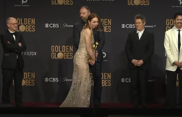 “What Kind Of Question Is That?”: Emma Stone Fans Defend Her After Sarcastic Taylor Swift Comment “What Kind Of Question Is That?”: Emma Stone Fans Defend Her After Sarcastic Taylor Swift Comment