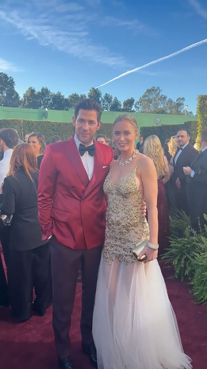 Lip Readers Worry About John Krasinski Asking For “Divorce” At Golden Globes With Emily Blunt Lip Readers Worry About John Krasinski Asking For “Divorce” At Golden Globes With Emily Blunt