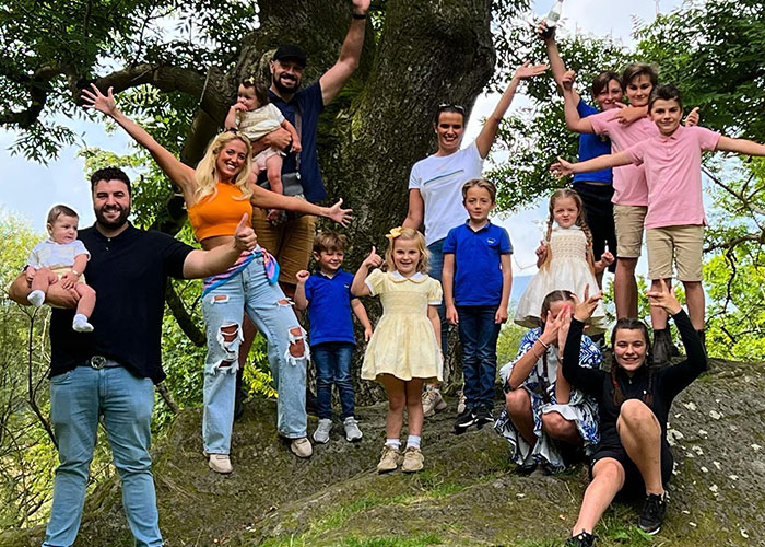 Parents Worried About “Nose Cover” Trend That Teens Are Using In Photos, Experts Reveal The Reason Parents Worried About “Nose Cover” Trend That Teens Are Using In Photos, Experts Reveal The Reason