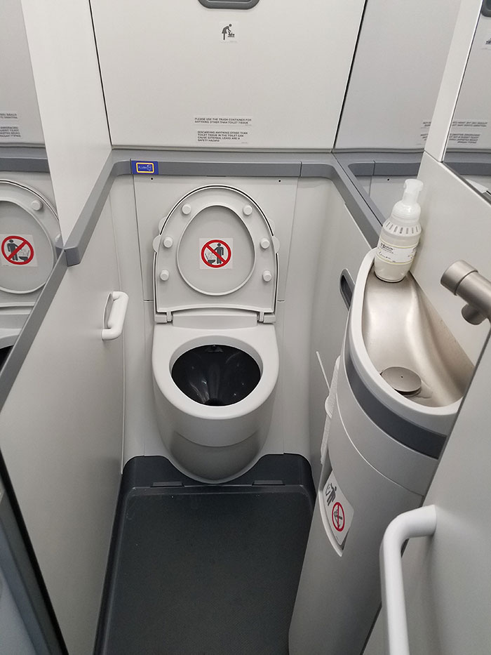 “We Tried Our Best”: Passenger Trapped In Airplane’s Toilet Receives Defeated Note From Cabin Crew 
