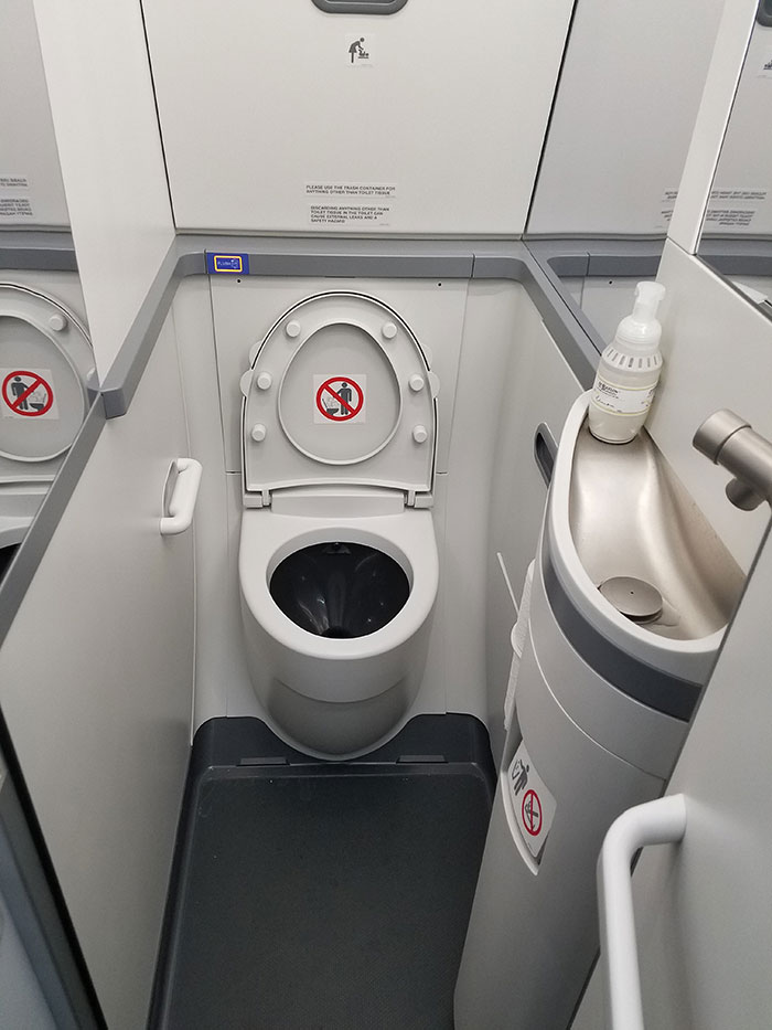 “We Tried Our Best”: Passenger Trapped In Airplane’s Toilet Receives Defeated Note From Cabin Crew “We Tried Our Best”: Passenger Trapped In Airplane’s Toilet Receives Defeated Note From Cabin Crew