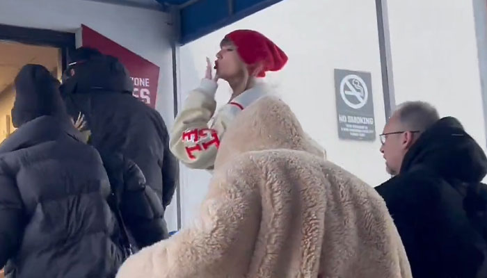“Who’s Booing Now?“: People React To Taylor Swift Receiving Cold Welcome At Chiefs-Bills Game