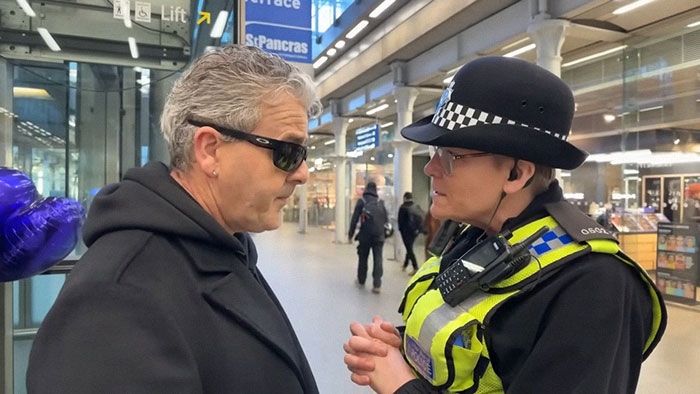 Police Forced To Intervene As Chinese Tourists Confront London Train Performer Over Livestream