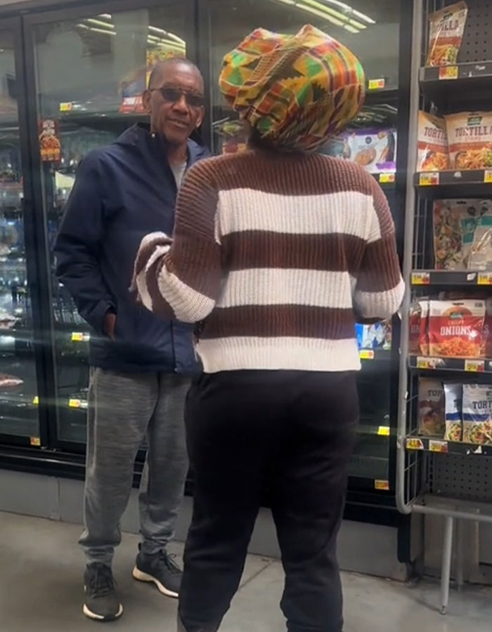 “You’re Crazy”: Shopper Brings Freezing Toddler Wearing Only A Diaper To Walmart “You’re Crazy”: Shopper Brings Freezing Toddler Wearing Only A Diaper To Walmart