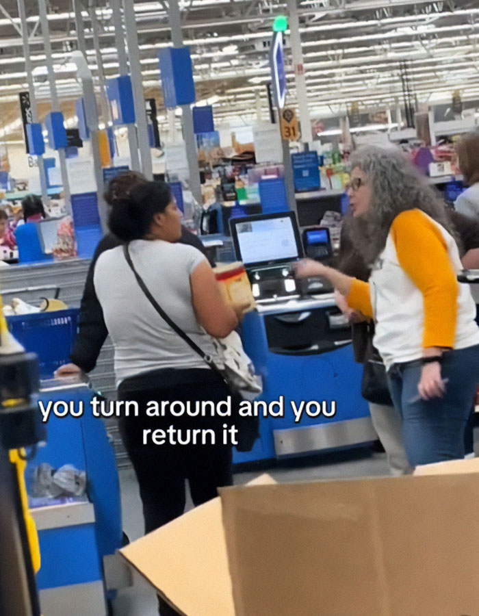 Walmart Shopper Caught In Self-Checkout Scam As Furious Employee Calls Security