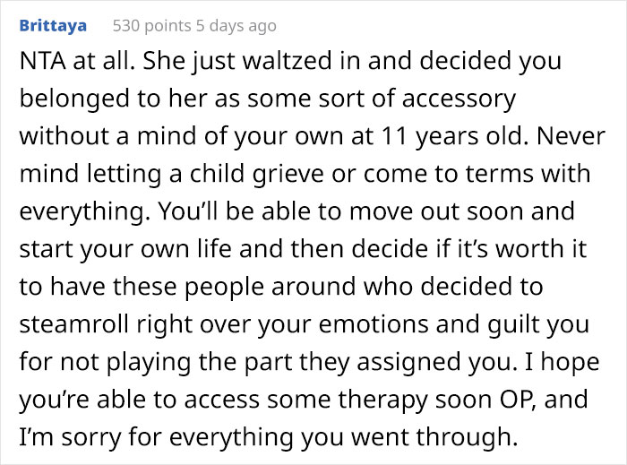 Teen Has A Meltdown During Family Christmas After Her Dad's New Wife Tries To Become Her Mom Teen Has A Meltdown During Family Christmas After Her Dad's New Wife Tries To Become Her Mom