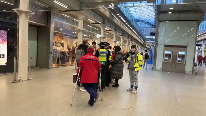 Police Forced To Intervene As Chinese Tourists Confront London Train Performer Over Livestream