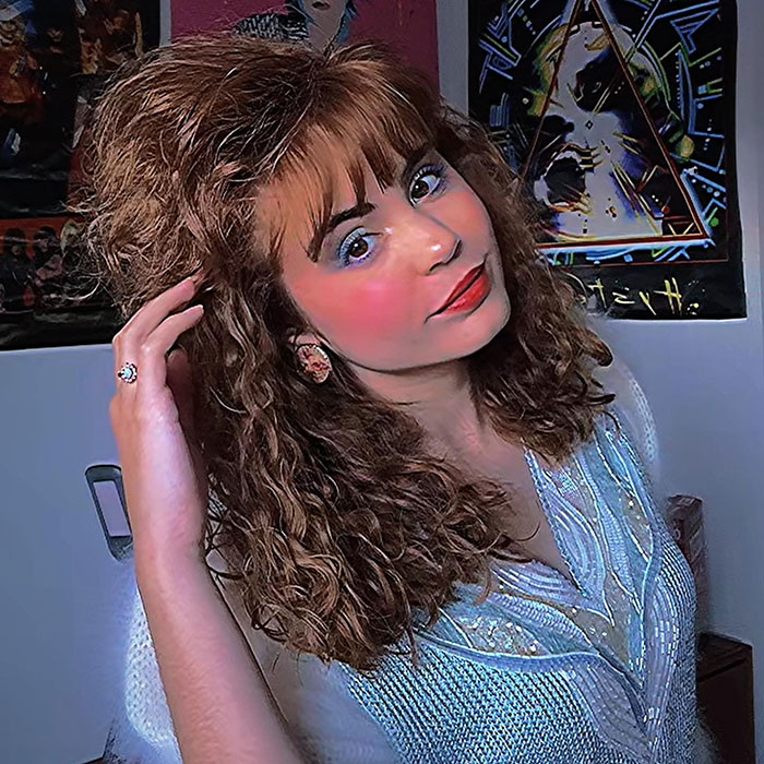 “Just Be Yourself”: 1980s-Obsessed Woman Defies Bullies And Becomes An Internet Sensation