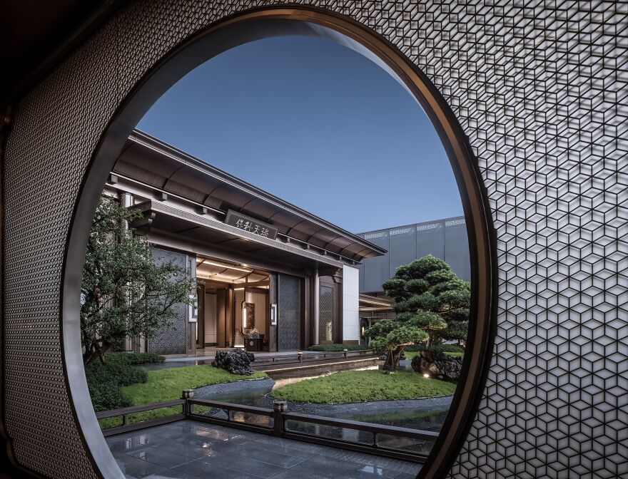 "Poly Oriental Mansion Sales Center, Guangzhou" By Gong Jun, Yang Jiefeng, Wang Rong, Yi He