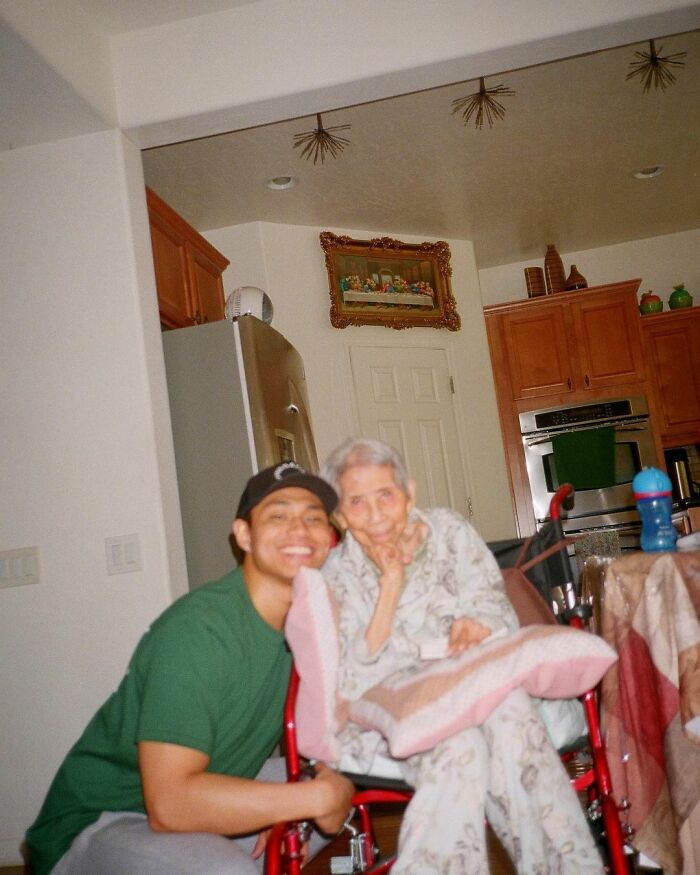 Young Man Shares Heartwarming Snippets From His Daily Life As 96 Y.O. Grandma's Full-Time Caretaker Young Man Shares Heartwarming Snippets From His Daily Life As 96 Y.O. Grandma's Full-Time Caretaker