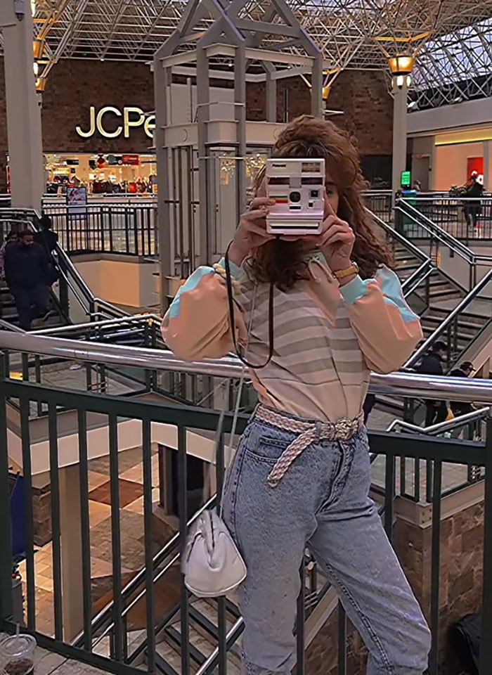 “Just Be Yourself”: 20-Year-Old Woman Lives in The 1980s, And She Couldn’t Be Happier