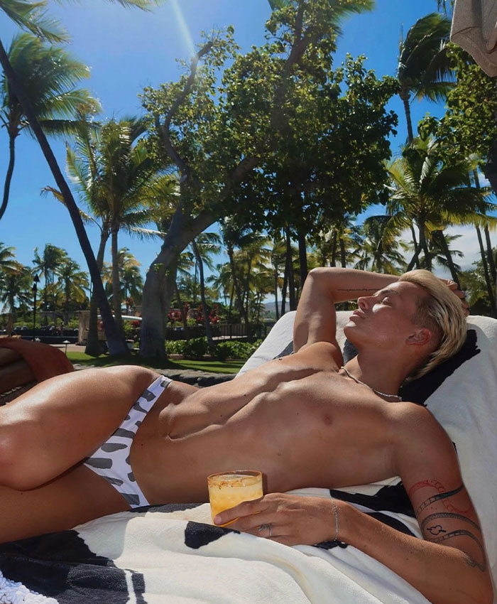 “This Is Not How You Empower Women”: Swimwear Brand Known For Progressive Ads Divides Customers “This Is Not How You Empower Women”: Swimwear Brand Known For Progressive Ads Divides Customers