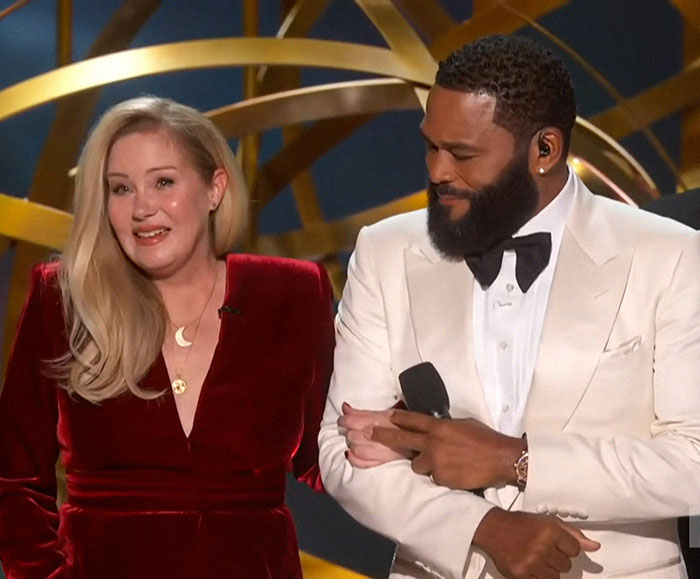 “It’s Been An Honor”: Christina Applegate’s Triumphant Presentation Earns Emmys Standing Ovation