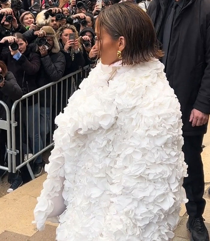 “What A Waste Of Money": Jennifer Lopez’s Striking Look At Paris Fashion Week Has People Talking