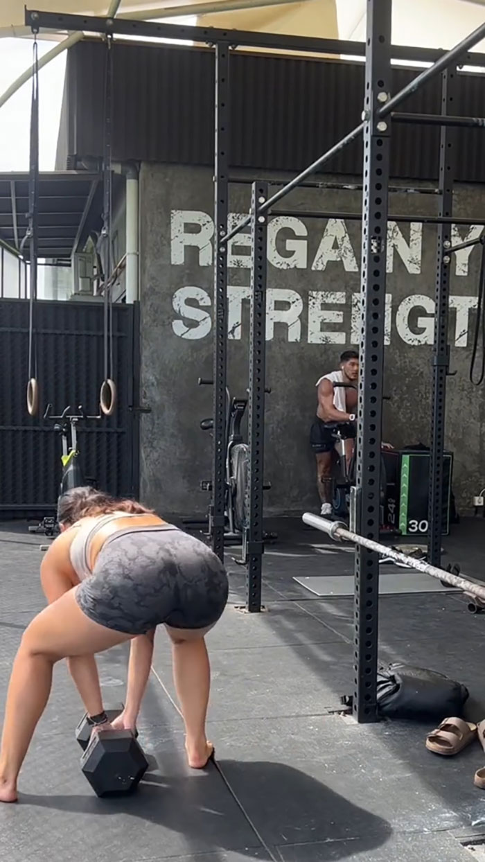 “What The F*** Happened There?“: Woman Defends Herself After “Gym Bro” Interrupts Her Workout