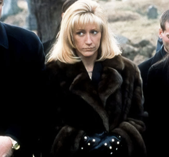 New “Mob Wife Aesthetic” Sees Women Dressing Like Carmela Soprano, Fashion Expert Explains Why