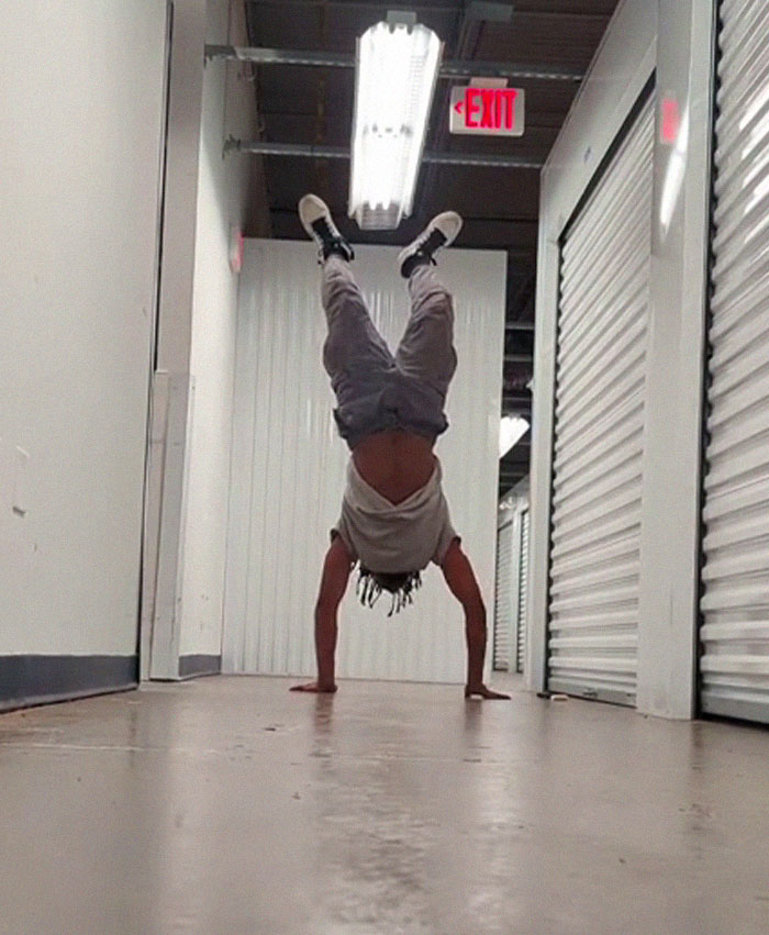 Guy Shares That He Lives In A Storage Unit, Because It's Much Cheaper Than An Apartment Guy Shares That He Lives In A Storage Unit, Because It's Much Cheaper Than An Apartment