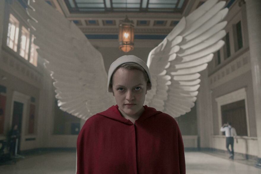In The Handmaid’s Tale (2017) June Osborn Plays A Woman Living In An Oppressive Totalitarian Society That Tramples On Human Rights And Controls Its Citizens Through Indoctrination, Intimidation And Violence… Oh Wait, That’s Actually Elisabeth Moss Because She’s A Practicing Scientologist