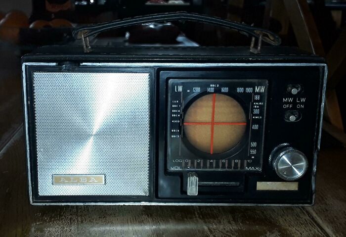 Alba Model 745 Radio With Interesting Crosshair Tuning Dial