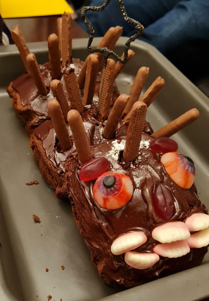 She Liked Hedgehogs, So We Made A Cake For Her Birthday