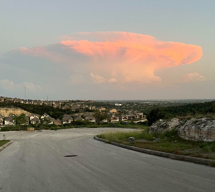 This Cloud That Kind Of Looks Like A Nuclear Bomb Went Off