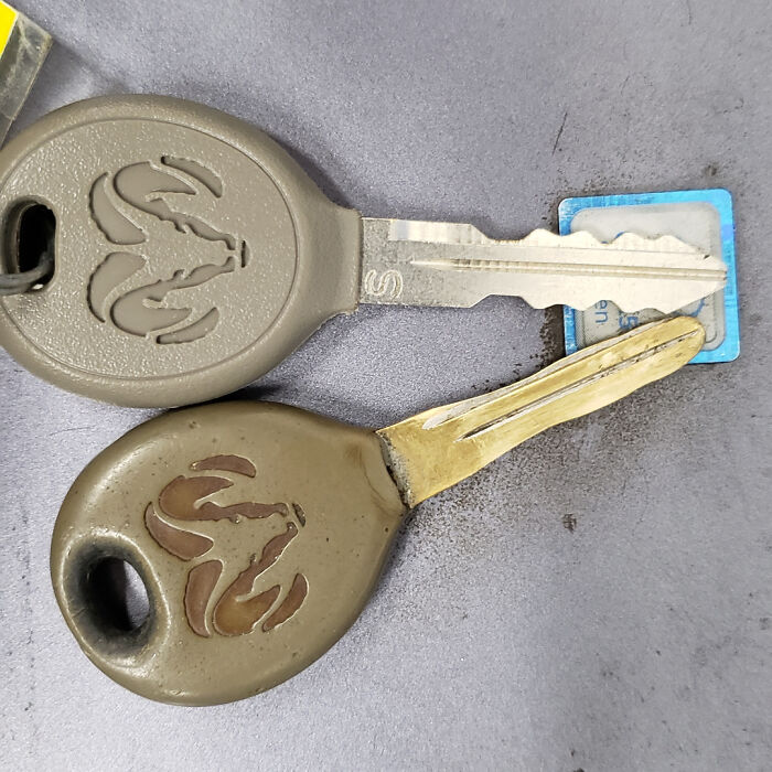 This Old Worn Key vs. A Freshly Cut One For The Same Vehicle