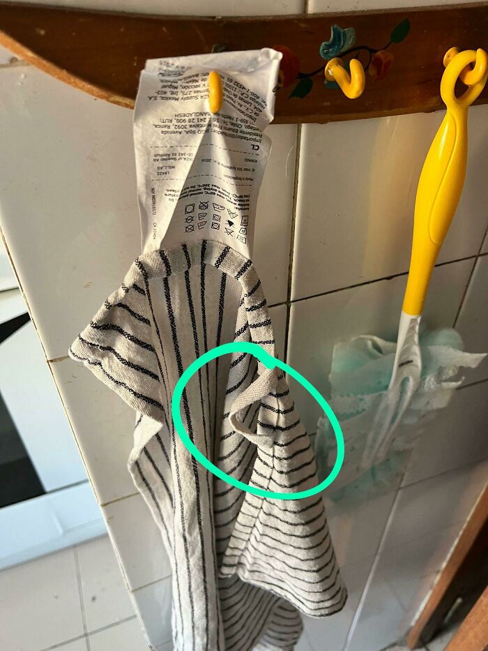 Came To The Kitchen To Find Out That My Boyfriend Hung The Towel Like This 