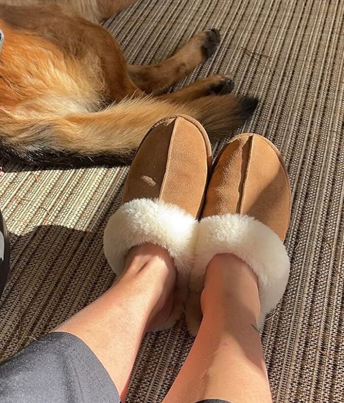 Elevate Her Home Comfort Game With Ugg Scuffette II Slippers. It's A Love Letter To Her Feet And A Promise Of Endless Cozy Moments Ahead