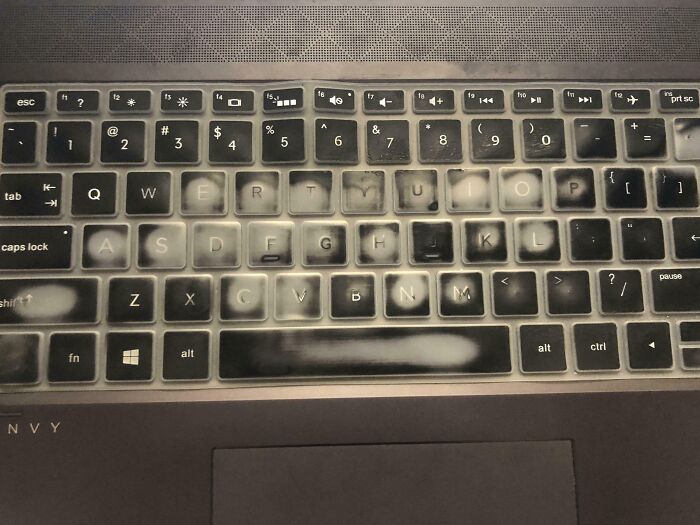 Mi teclado tras 5 años de uso. La Q está impoluta