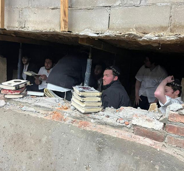 Riot Unfolds As Police Obstruct Orthodox Men’s Secret Underground Tunnel In Brooklyn Synagogue