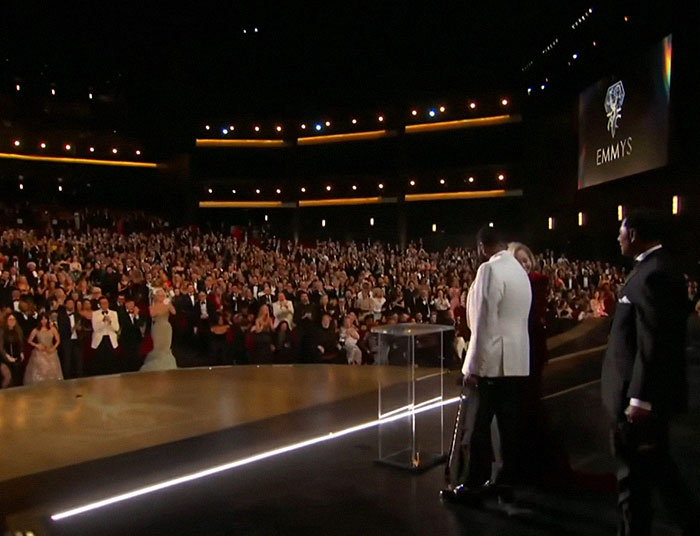 “It’s Been An Honor”: Christina Applegate’s Triumphant Presentation Earns Emmys Standing Ovation “It’s Been An Honor”: Christina Applegate’s Triumphant Presentation Earns Emmys Standing Ovation