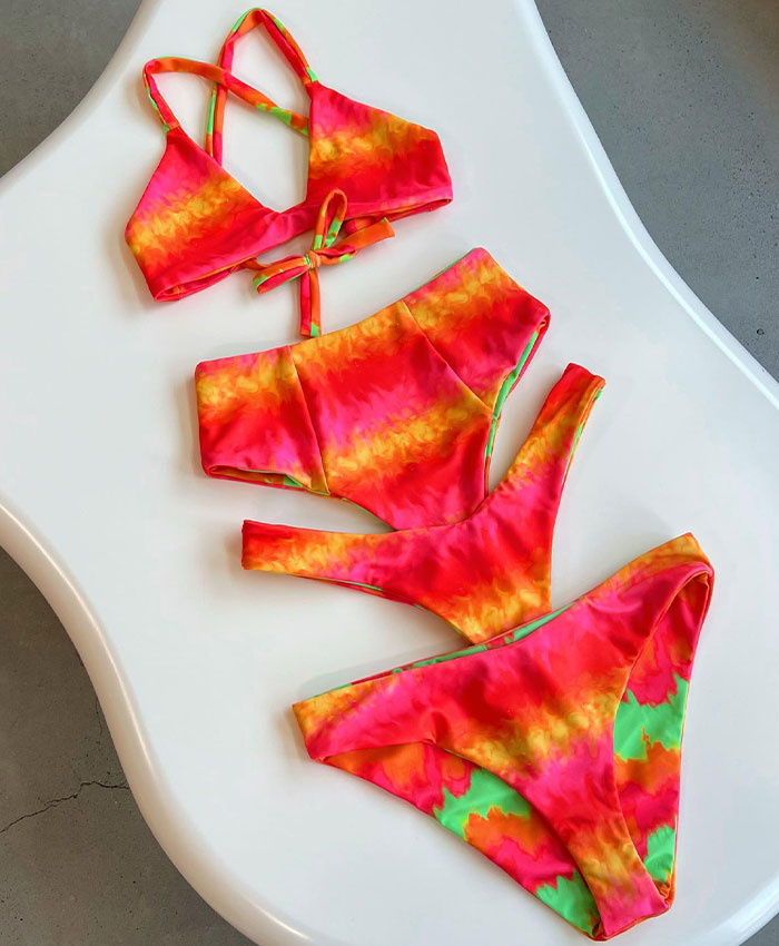 “This Is Not How You Empower Women”: Swimwear Brand Known For Progressive Ads Divides Customers “This Is Not How You Empower Women”: Swimwear Brand Known For Progressive Ads Divides Customers