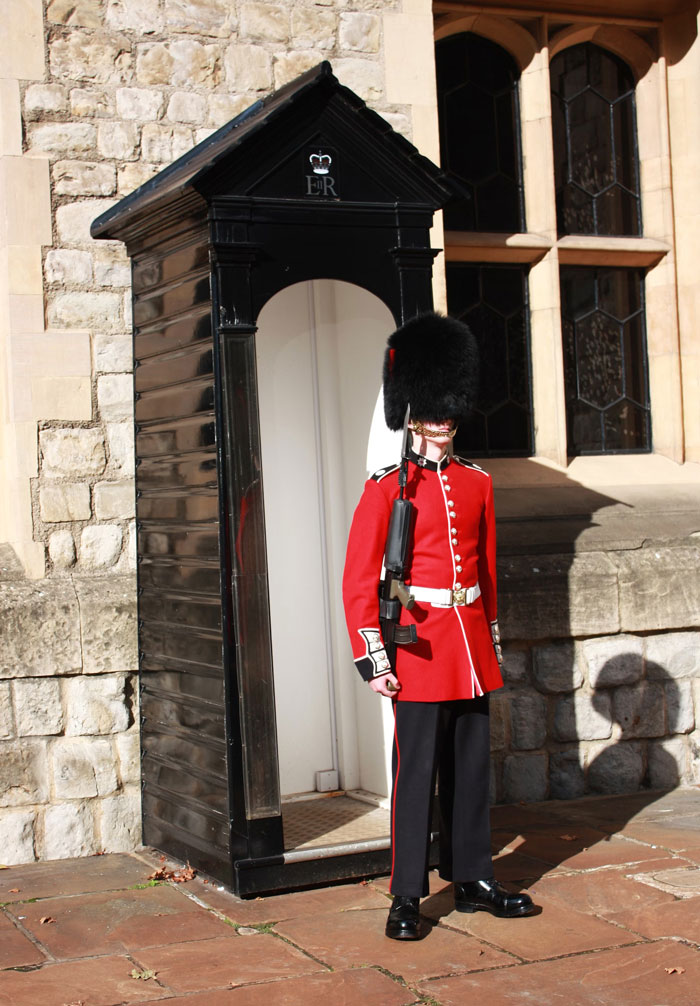 "Harass The Queen's Guard": 30 Things Tourists Do That The Locals Absolutely Hate
