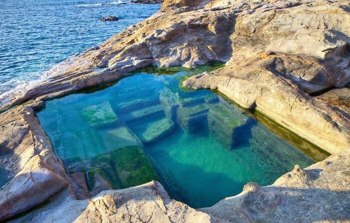 Antigua piscina romana junto al mar