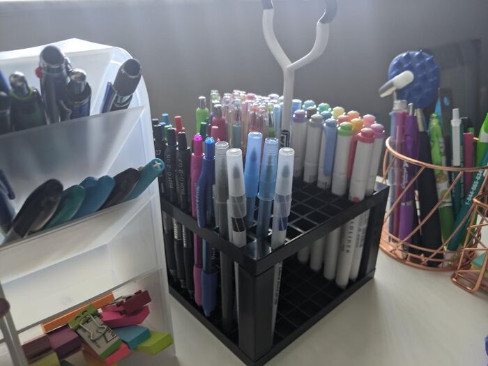 Say Goodbye To The Scavenger Hunt Life Because With The U.S. Art Supply 96 Hole Plastic Pencil & Brush Holder, Finding Your Art Mojo Just Got Way Easier