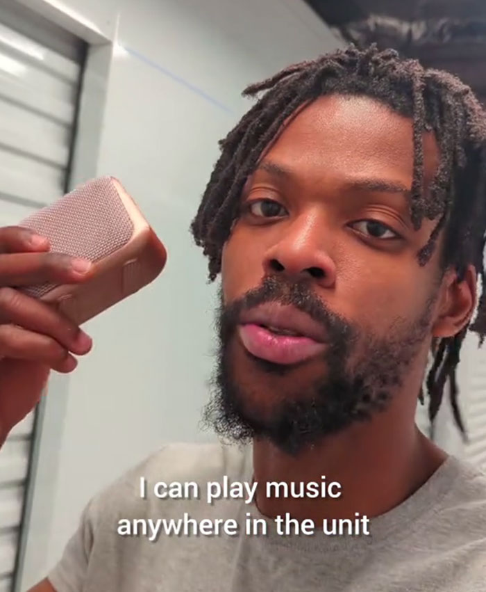 Guy Shares That He Lives In A Storage Unit, Because It's Much Cheaper Than An Apartment Guy Shares That He Lives In A Storage Unit, Because It's Much Cheaper Than An Apartment