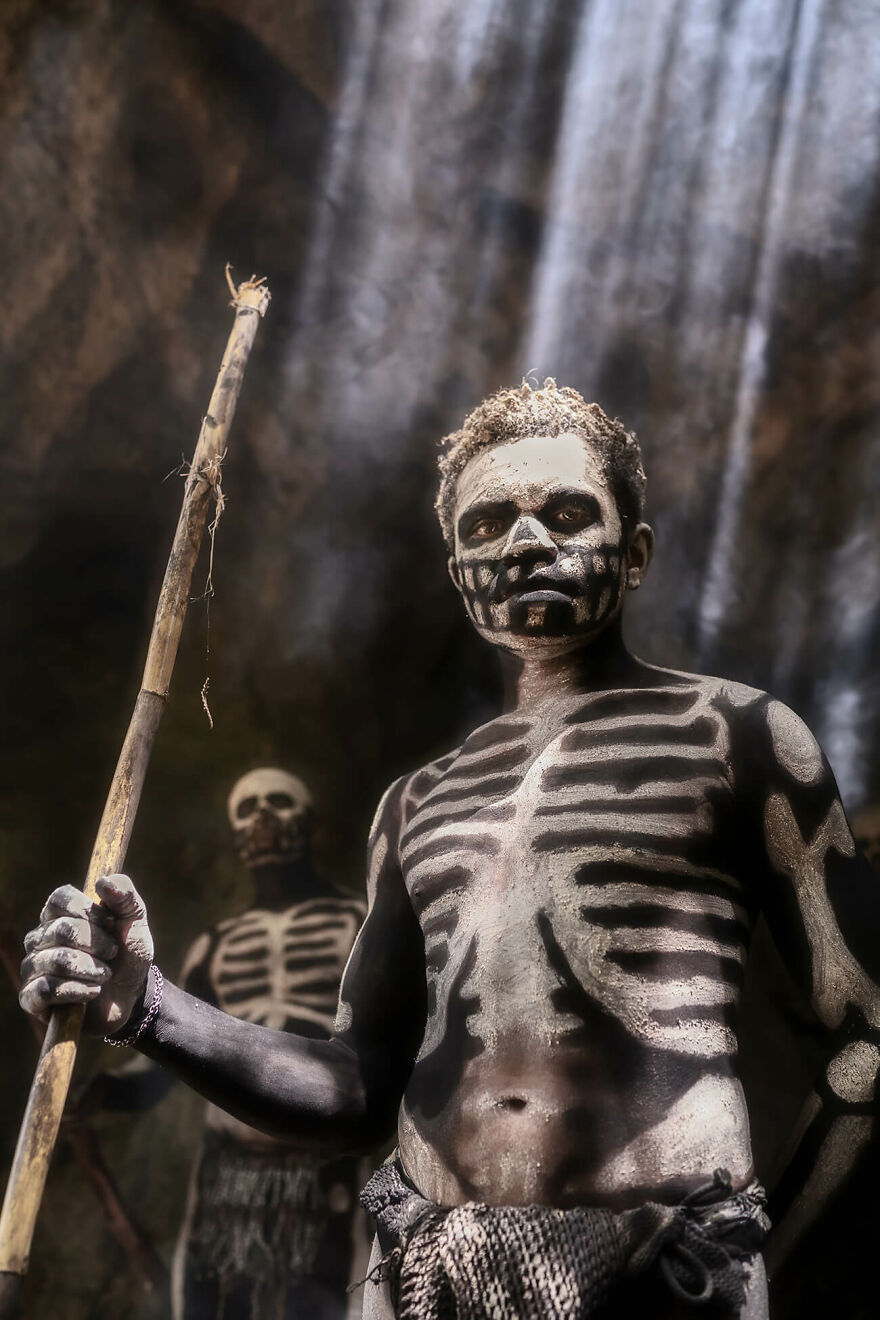 Skeleton Man From The Series Papua New Guinea – Souls, Colors And Tradition