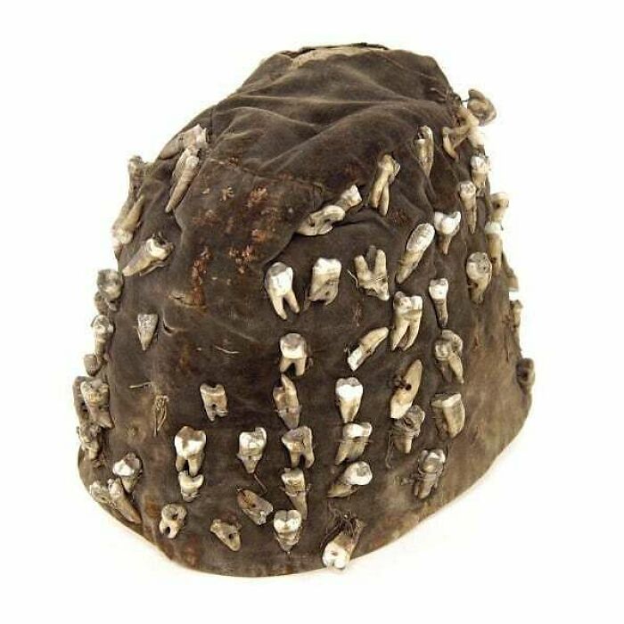 A Brown Velvet Hat That Belonged To A Street "Dentist" Or Travelling Tooth Puller In London In The 1820s-50s. It Is Decorated With 88 Decayed Human Teeth From His Former Patients, Each Drilled With A Hole And Attached With Twine