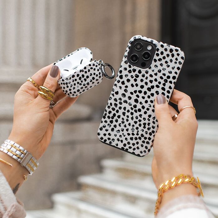 For Elegance Connoisseurs: Let Your Phone Sip On Some Burga Sophistication With The Almond Latte Cute Case, Cradling Your Gadget In Luxury That's As Dreamy As Your Favorite Coffee Shop Concoction—and Just As Insta Worthy.