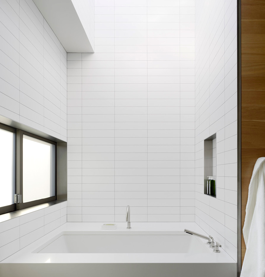 Bathroom with white bathtub and subway tiles