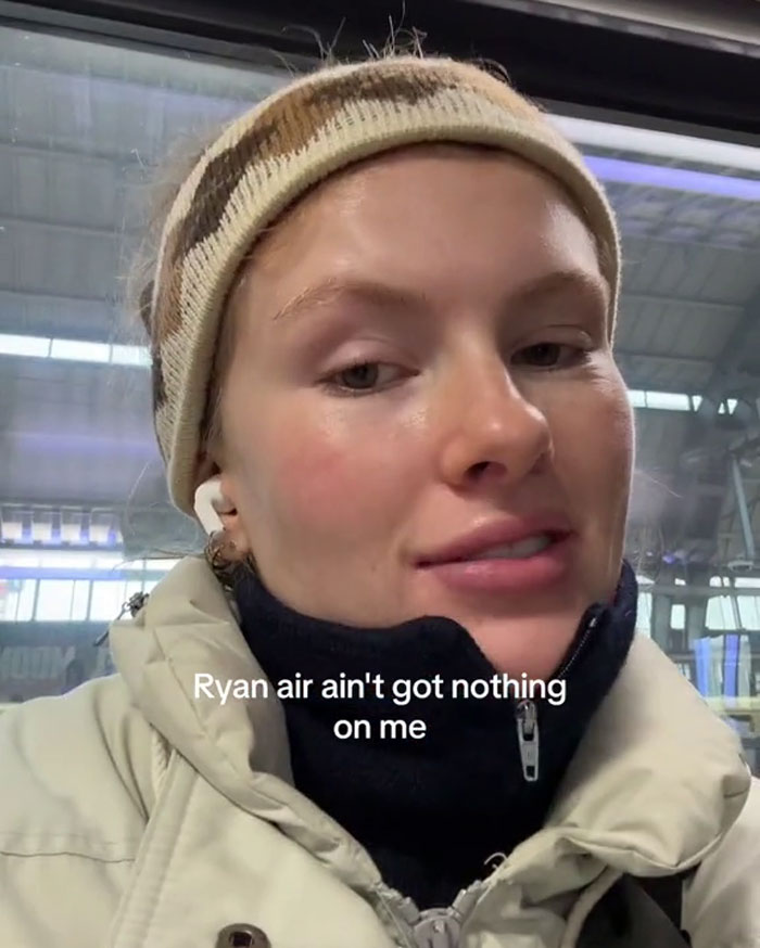 “Works Like A Charm”: Traveler Shares How She Brings So Much Stuff On Airplane Without Paying Extra “Works Like A Charm”: Traveler Shares How She Brings So Much Stuff On Airplane Without Paying Extra