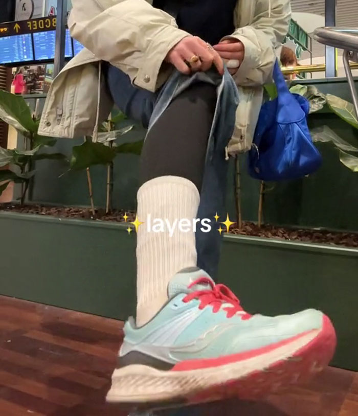 “Works Like A Charm”: Traveler Shares How She Brings So Much Stuff On Airplane Without Paying Extra “Works Like A Charm”: Traveler Shares How She Brings So Much Stuff On Airplane Without Paying Extra