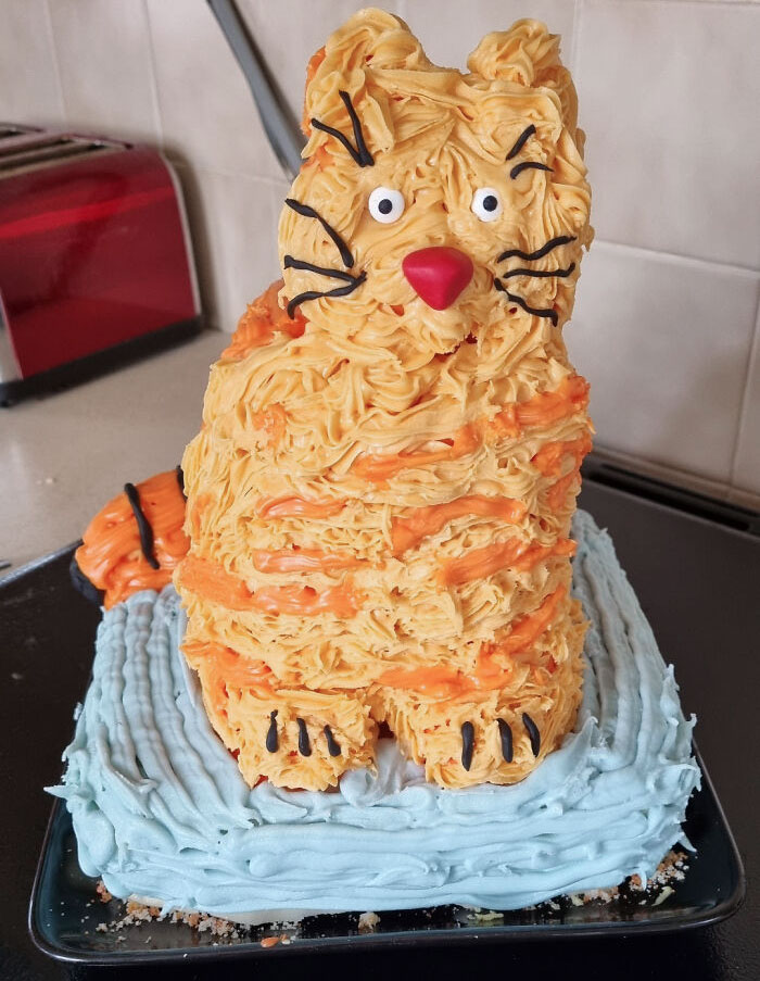 I Tried To Make A Cat Cake
