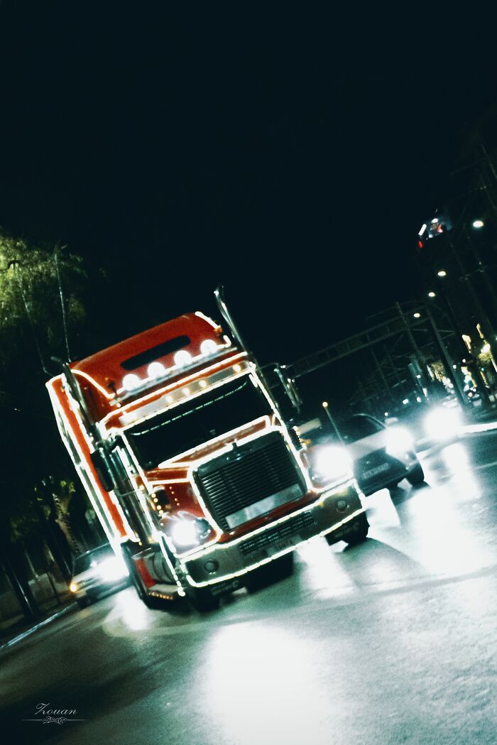 Cyberpunk Athens 2124: Night Street Photography By Zouan Kourtis (12 Pics)