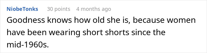 Woman Berated By Karen Over Her “Shameful” Outfit, Watches Her Audacity Change To Embarrassment Woman Berated By Karen Over Her “Shameful” Outfit, Watches Her Audacity Change To Embarrassment