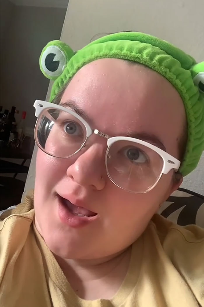 Woman Leaves Store Flabbergasted After Being Asked To Tip 25% Woman Leaves Store Flabbergasted After Being Asked To Tip 25%